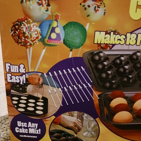 CakePop Maker (Makes 18) - Picture 2 of 8